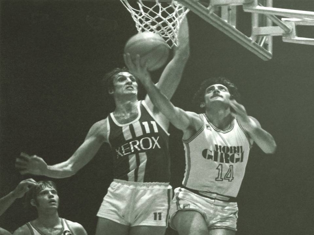 Jura in difesa su Bisson a Masnago (VA). Stagione 1976/77.